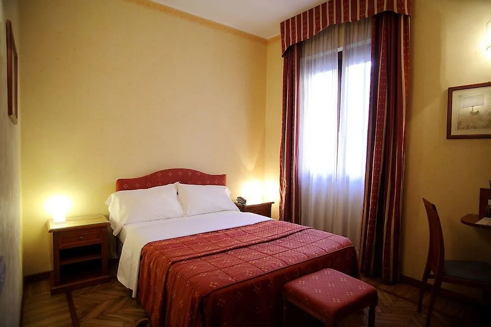 ראפאלו Hotel Cavour