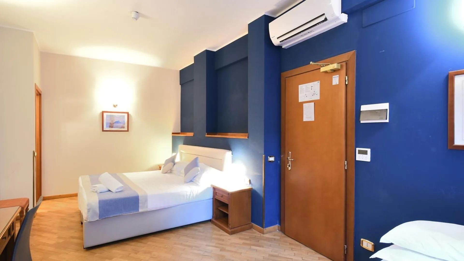 ***  ראפאלו Hotel Cavour איטליה