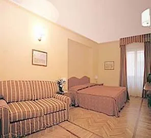 ראפאלו Hotel Cavour